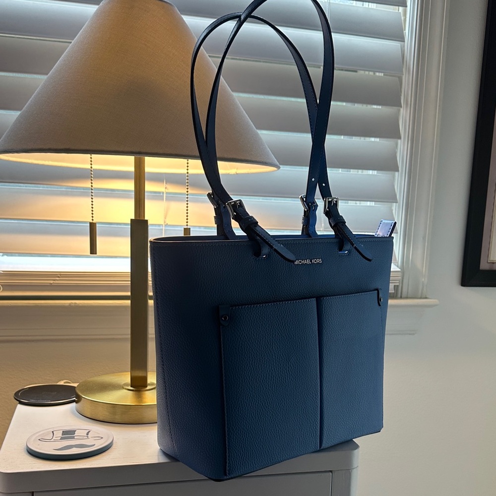 NWT Michael Kors Light Blue Jet Set Medium Pocket Tote Bag